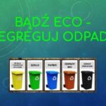 Na niebiesko-zielonym tle napis: "Bądx eco - segreguj odpady". Poniżej 5 pojemników na różne odpady