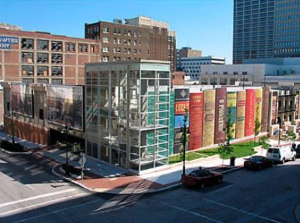Biblioteka w Kansas City. Ściany budynku przypominają kolorowe okładki książek